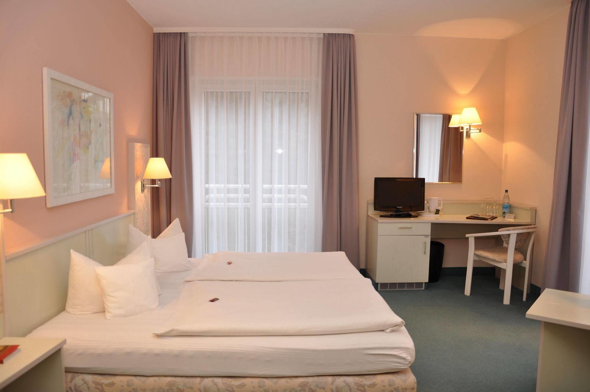 Altstadthotel An Der Werra Meiningen Bagian luar foto